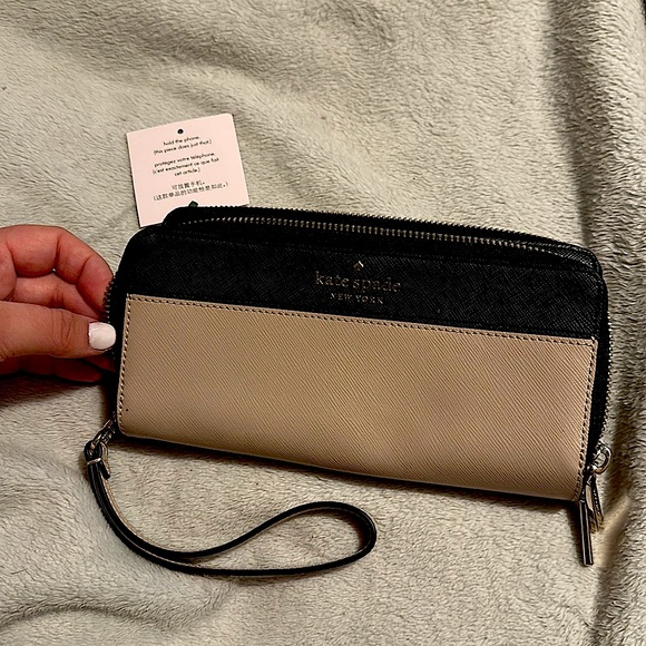 kate spade Handbags - Beige and black Kate Spade Wristlet/ Wallet
